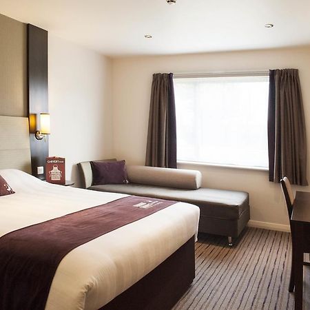 Premier Inn Basingstoke West ภายนอก รูปภาพ