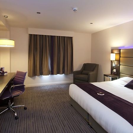 Premier Inn Basingstoke West ภายนอก รูปภาพ