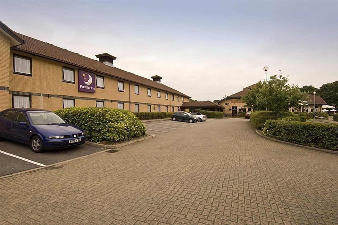 Premier Inn Basingstoke West ภายนอก รูปภาพ