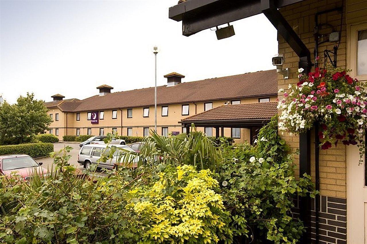 Premier Inn Basingstoke West ภายนอก รูปภาพ