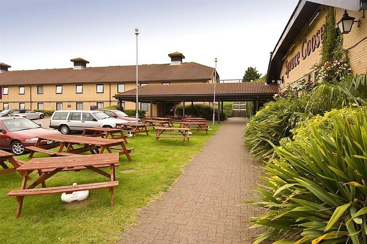 Premier Inn Basingstoke West ภายนอก รูปภาพ