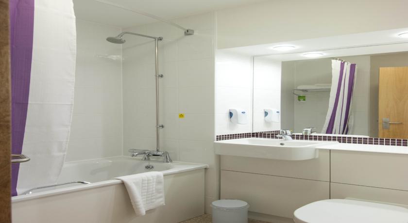 Premier Inn Basingstoke West ภายนอก รูปภาพ