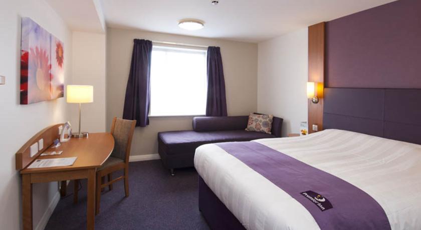 Premier Inn Basingstoke West ภายนอก รูปภาพ