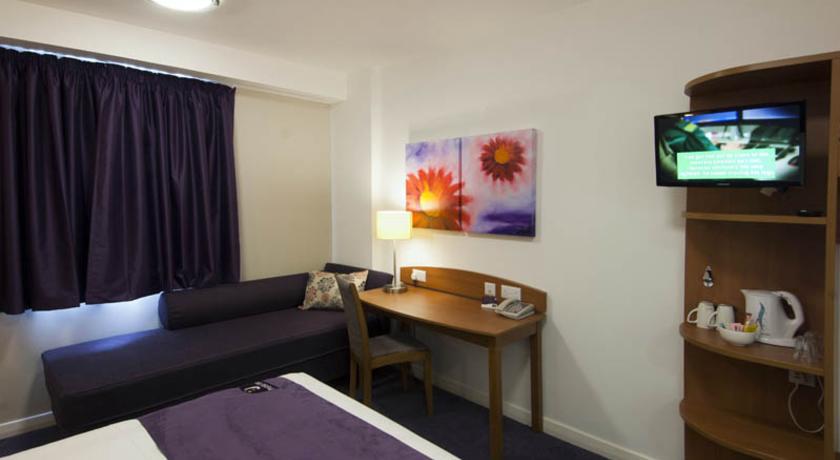 Premier Inn Basingstoke West ภายนอก รูปภาพ