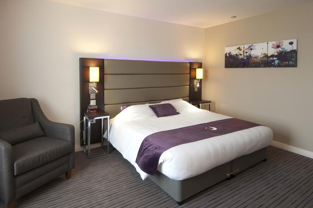 Premier Inn Basingstoke West ภายนอก รูปภาพ