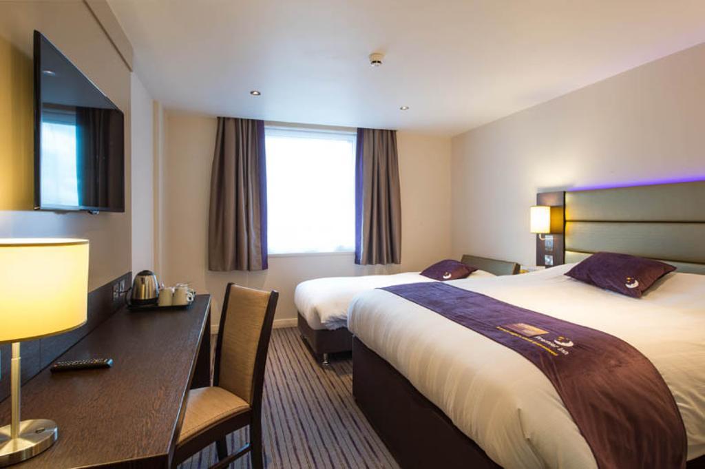 Premier Inn Basingstoke West ภายนอก รูปภาพ
