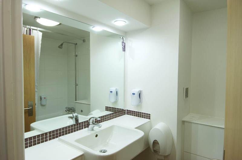 Premier Inn Basingstoke West ภายนอก รูปภาพ